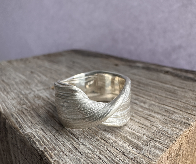 Silk Ribbon Ring With A Twist 