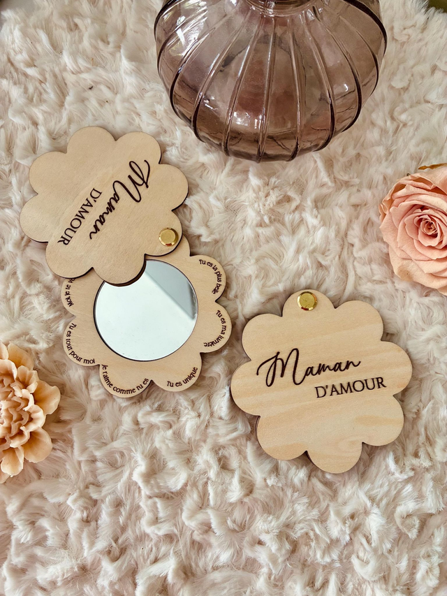 Miroir de poche en bois gravé « Maman d’amour »