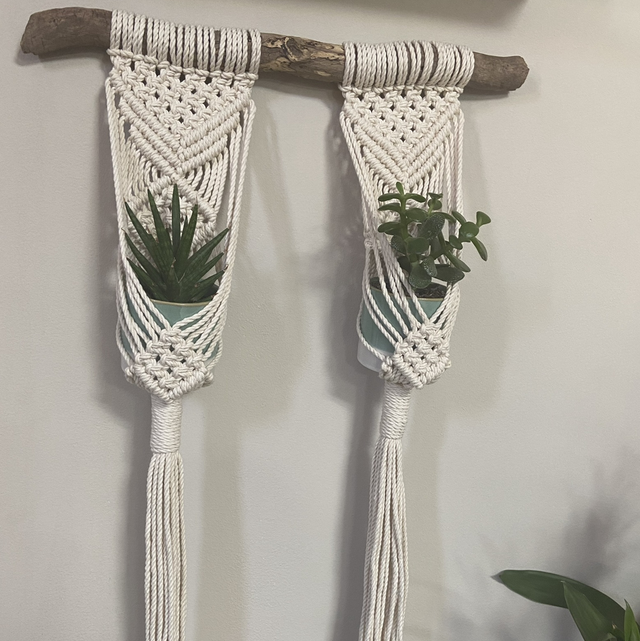 Atelier double porte-plantes en macramé 