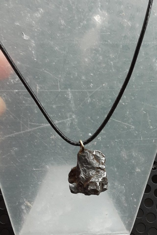 Météorite  avec cordon 