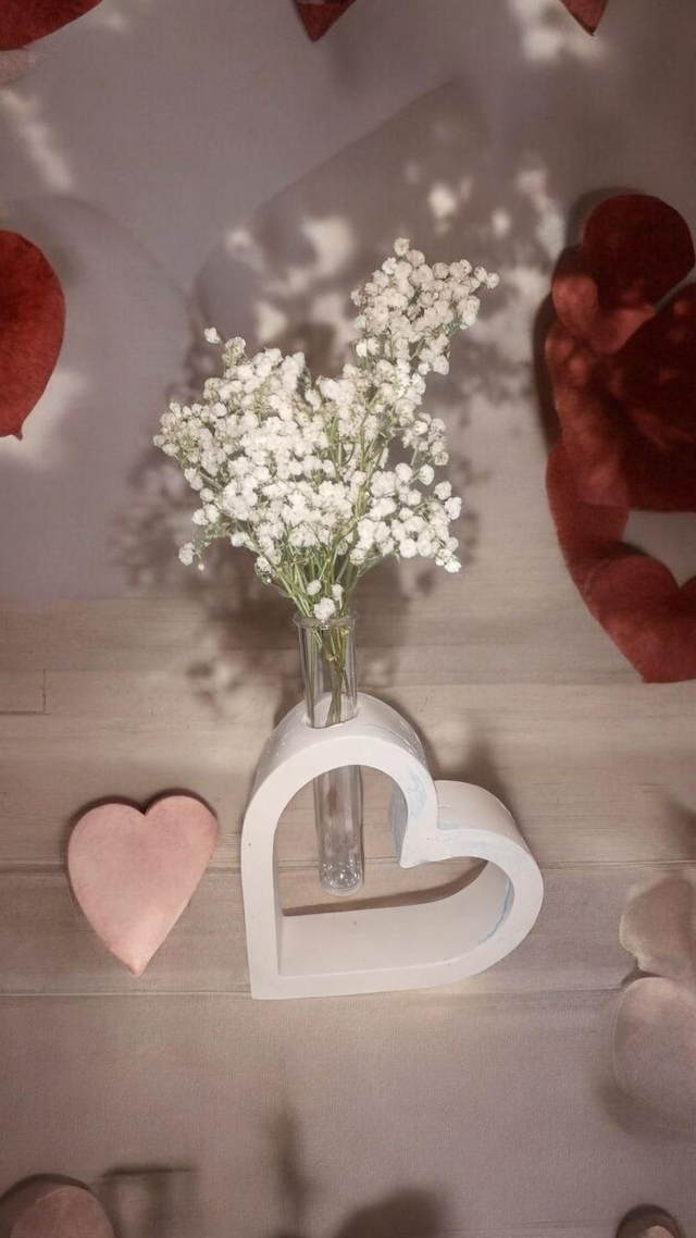 Vase cœur artisanal en plâtre de Paris, unique et personnalisable