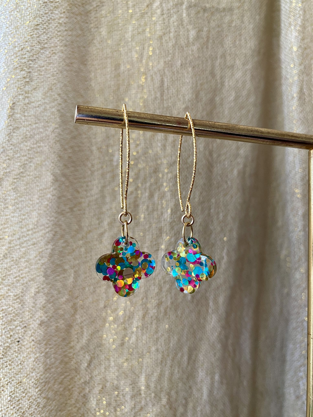 BO fleurs simples longues mini trèfles - rainbow