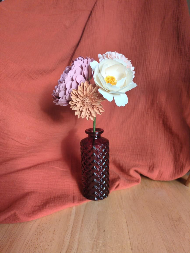 Vase en verre ciselé rouge