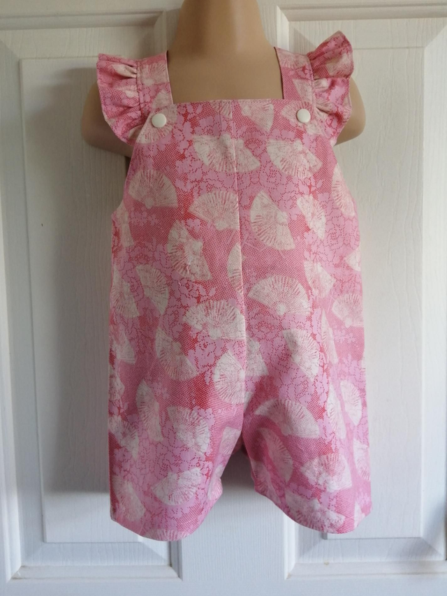 Dungarees - 12 mth (80 cm).   Pink fans