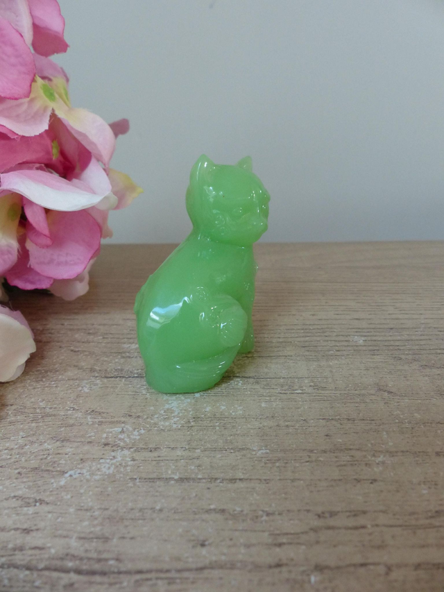 Figurine Chat Dynastie Ch'ing en Verre de Jade – Franklin Mint, 1986