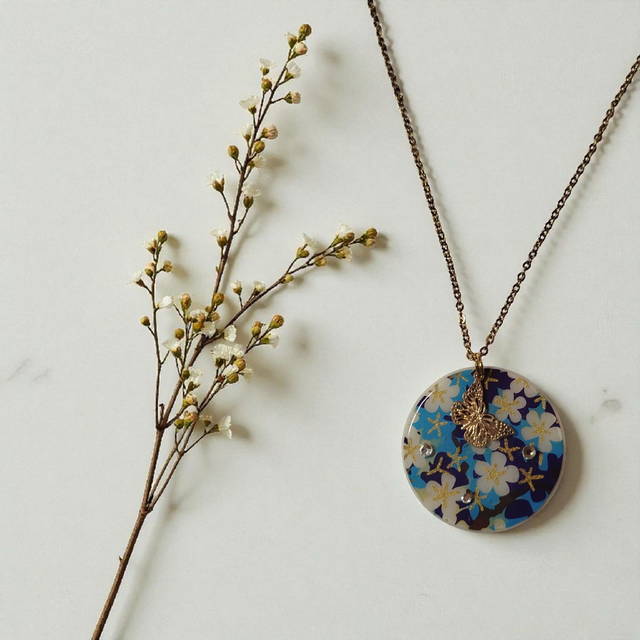 Collier acier inoxydable motifs japonais bleu