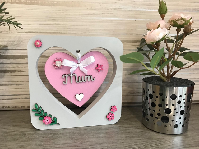 Freestanding Mum block with hanging heart