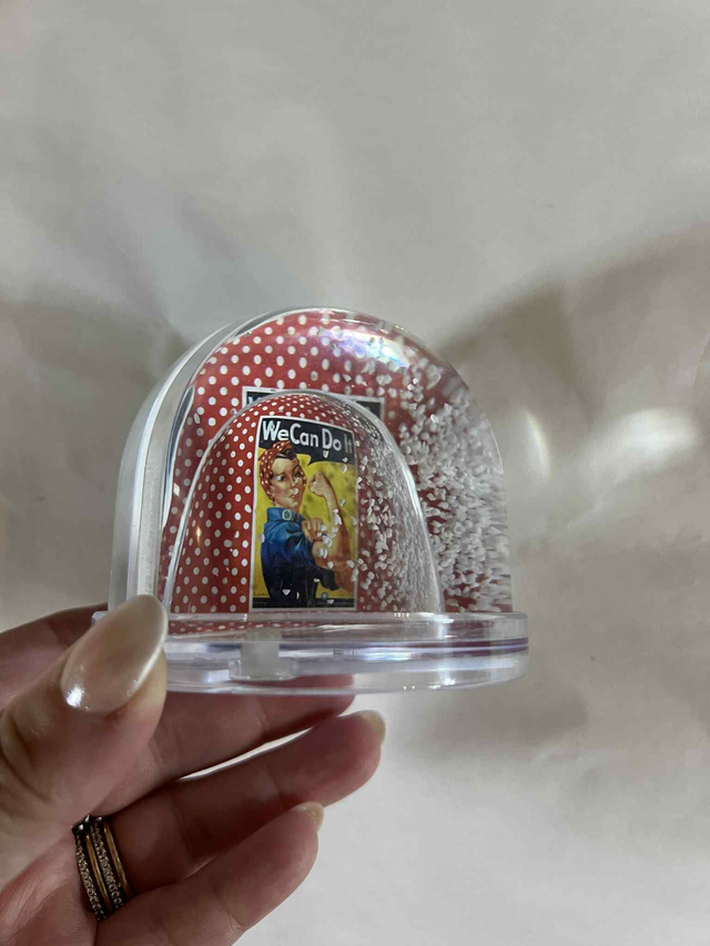 Boule a neige recto we can do it verso I want you