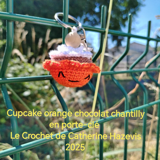 2025 Cupcake orange chocolat chantilly en porte-clé 