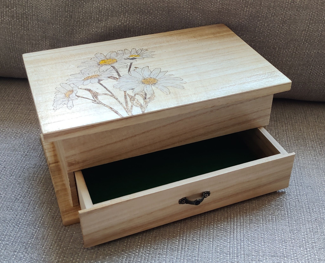 Daisy Jewelry Box 