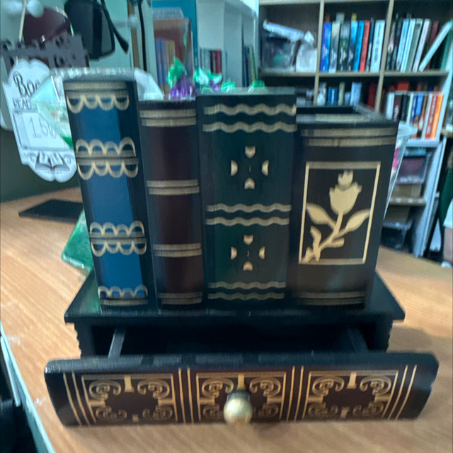 Pen holder 