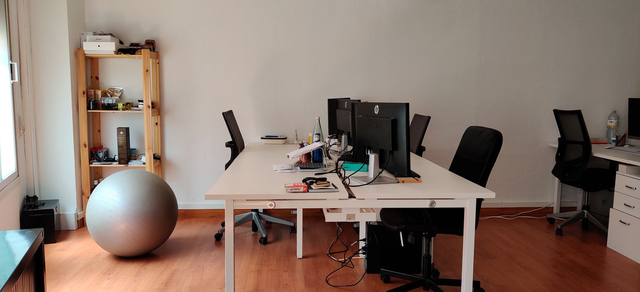 Day Pass | Desk +  Phonebooth (1h, slot booking mandatory)