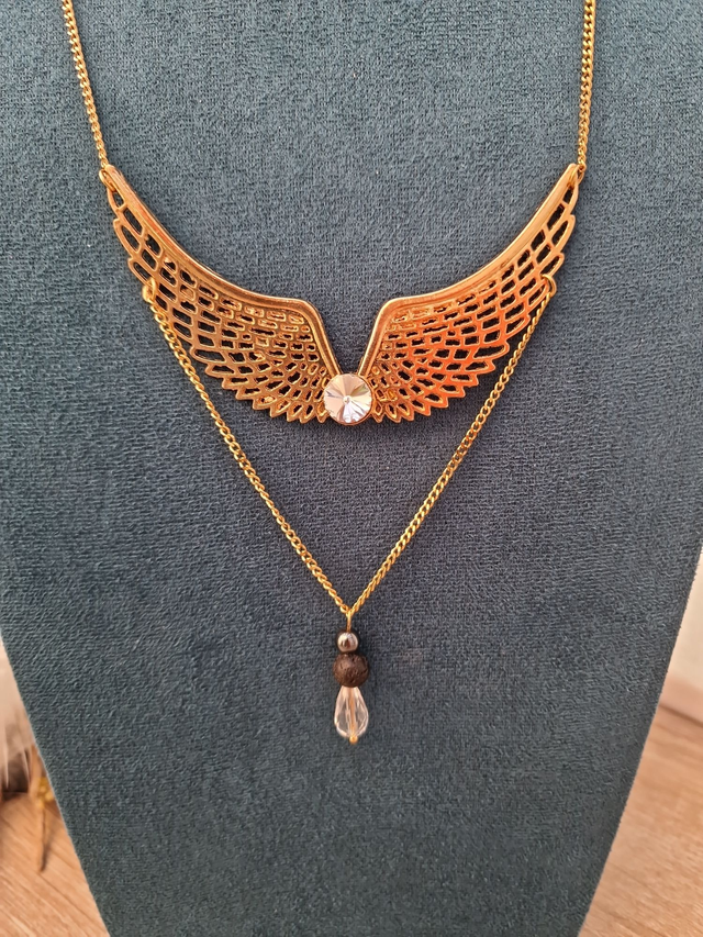 Collier Ailes Acier Doré Perles Lave Hématite Cristal