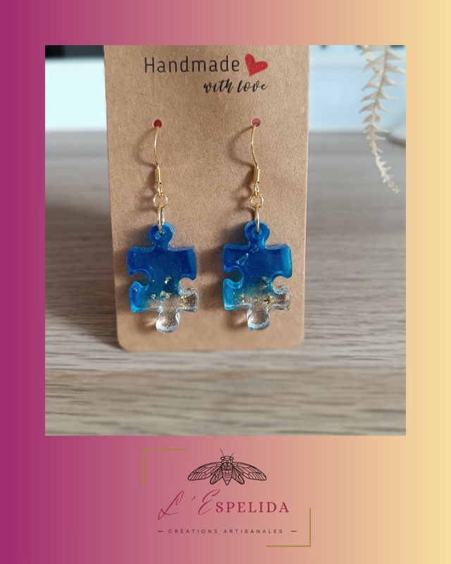 Puzzles bleus, transparents et feuilles d'or