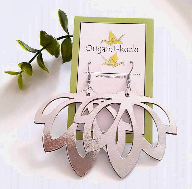 Lotus, iso roikkuva (hopea).  