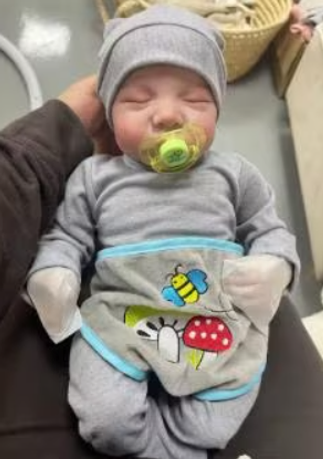 Realistische baby pop levensecht Levi (49cm)