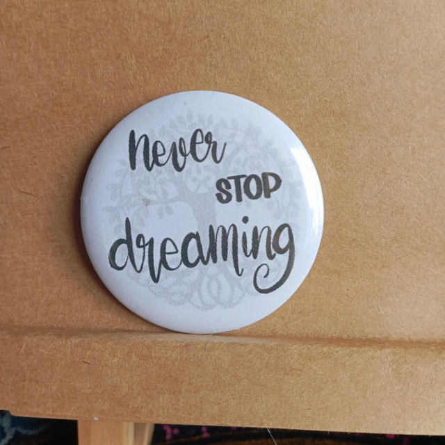 Never stop dreaming magnet