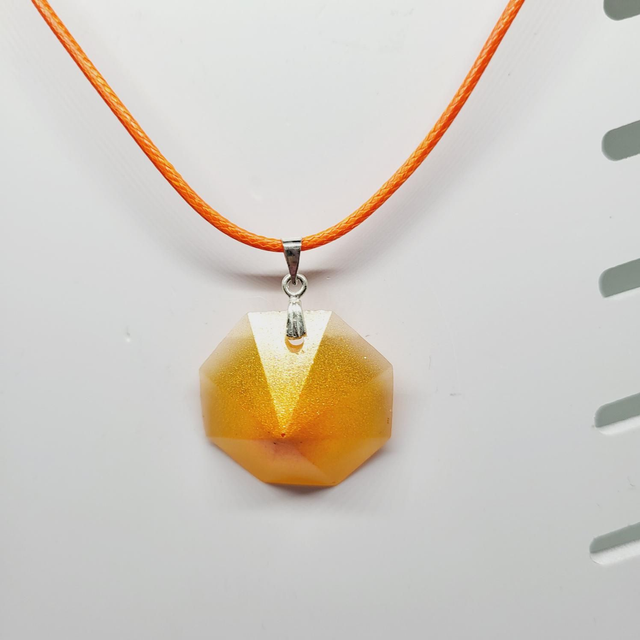 COLLIER PYRAMIDE ORANGE 