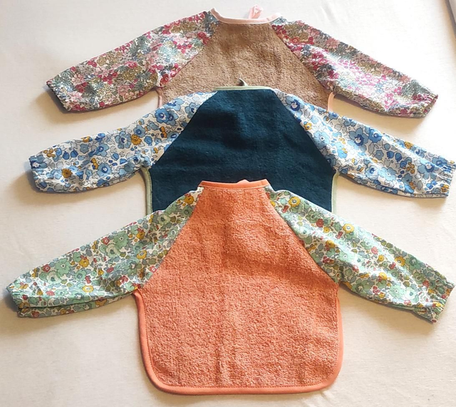 Bavoir à manches liberty taille 3/6 mois