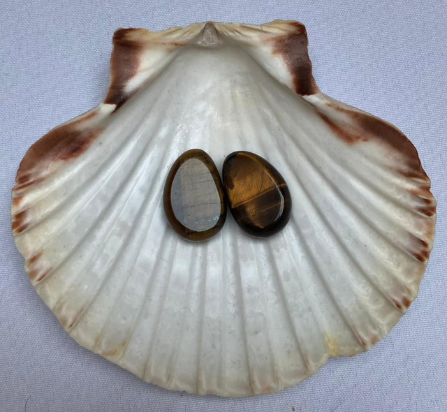 Pendentif Pierre Roulée Percée en Œil de Tigre