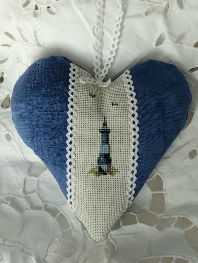 coussin de porte coeur à suspendre "le phare" point de croix