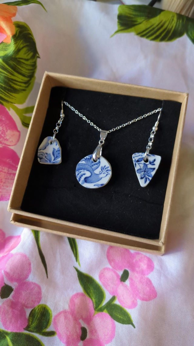 Earrings and necklace set 