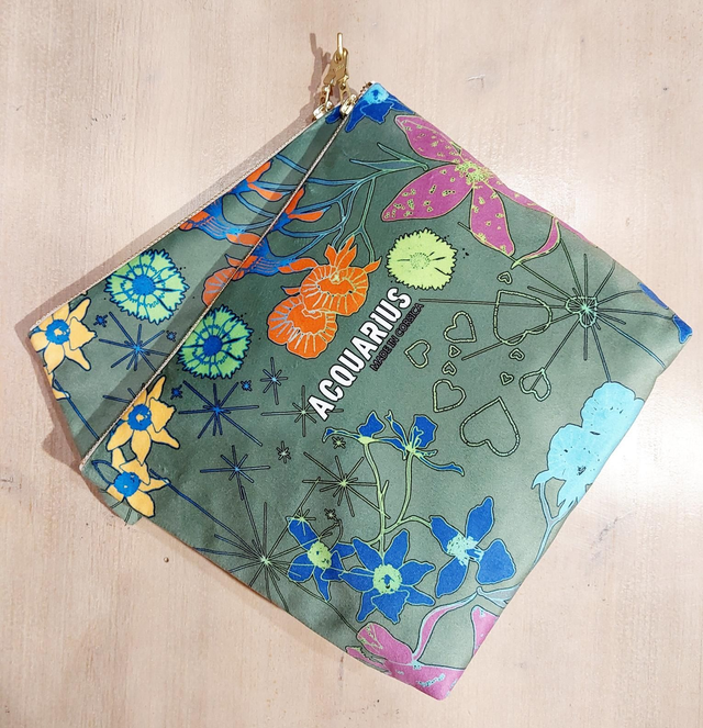 Orchidée Vert. Pochette et trousse en velours. 