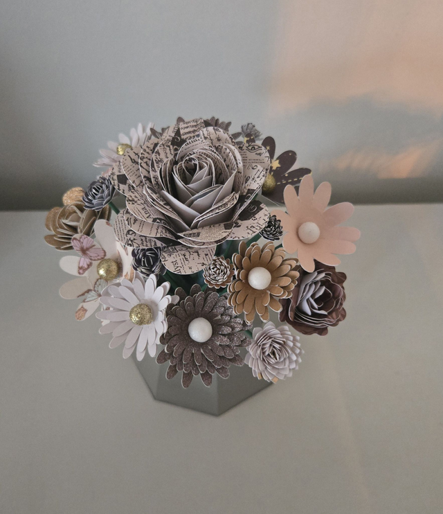 Bouquet de Fleurs en Papier – Décoration Élégante et Durable