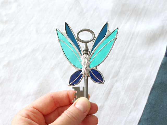 🗝️ Clé volante féerique &quot;Sigyn&quot; en vitrail