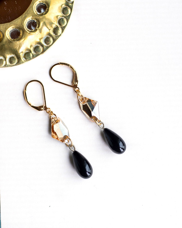 Boucles d'oreilles cristal transparent et perles gouttes noires