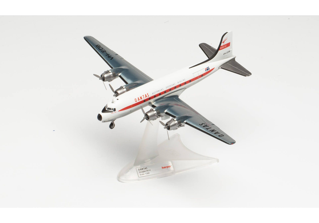 DC-4 Qantas  "Norfolk Trader"