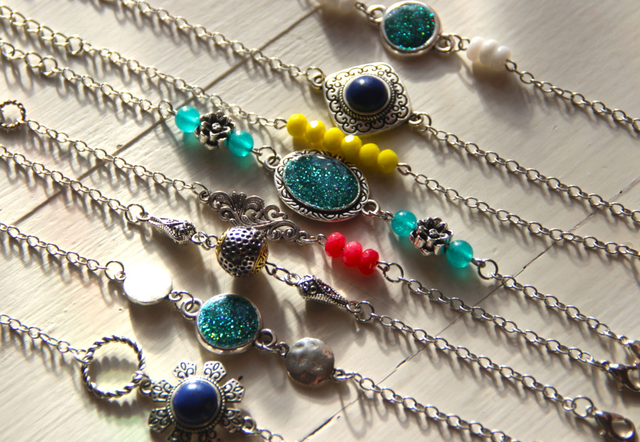 Les bracelets chaîne argentée (8 modèles)