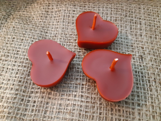 Plovoucí svíčka ze včelího vosku - srdce