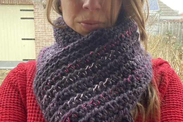 Sjaal gemaakt met de Ambiance van Scheepjes. 400 g – lang en heerlijk warm.