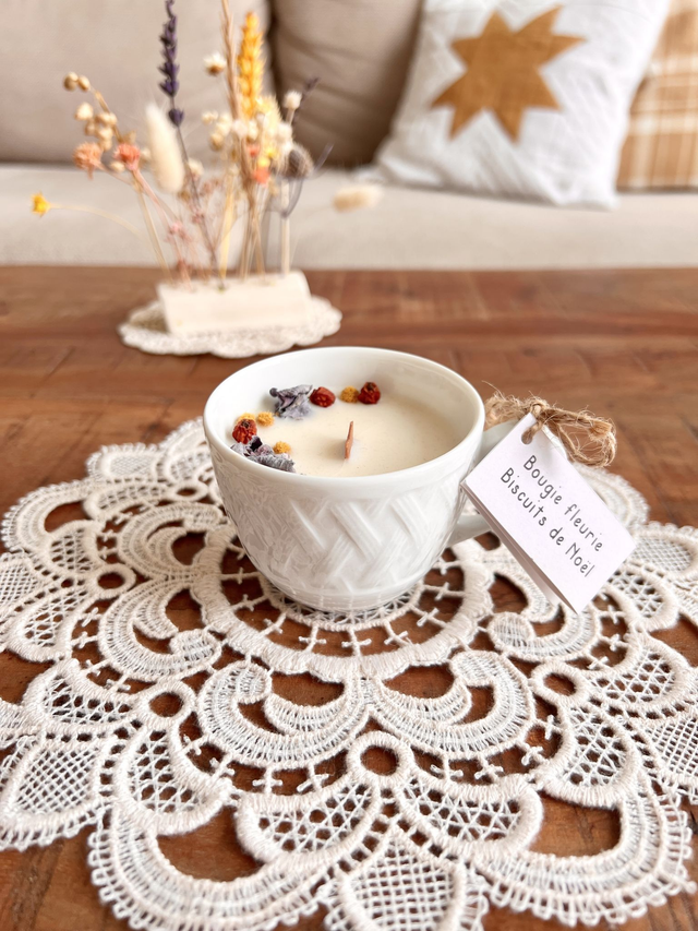 ✨ Bougie Biscuits de Noël - tasse à café "croisillons en refief"