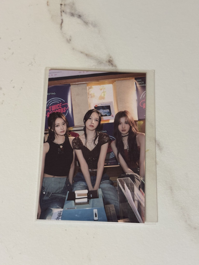 PC OFFICIEL DE TZUYU MINA SANA DE TWICE