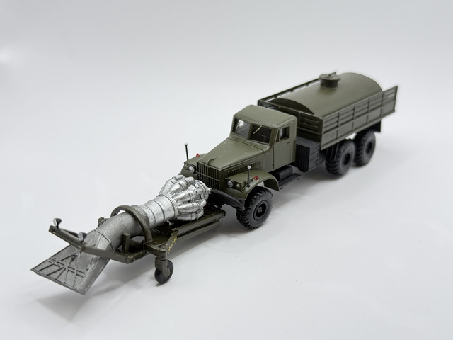 Kraz 255B mit vorgebauten Eisabtaugerät TM-2 H0 1:87