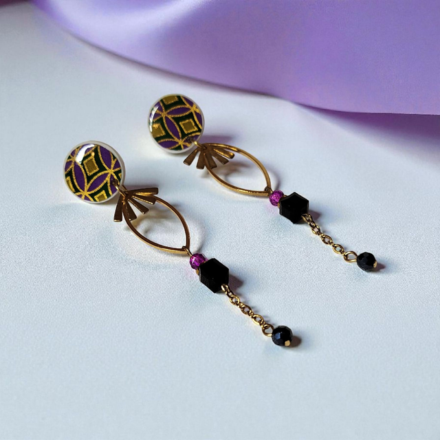 Boucles d'oreilles pendantes motifs japonais violet noir
