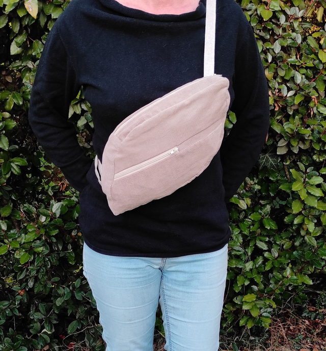 Sac banane original, design unique. Velours fines côtes, éco-conception