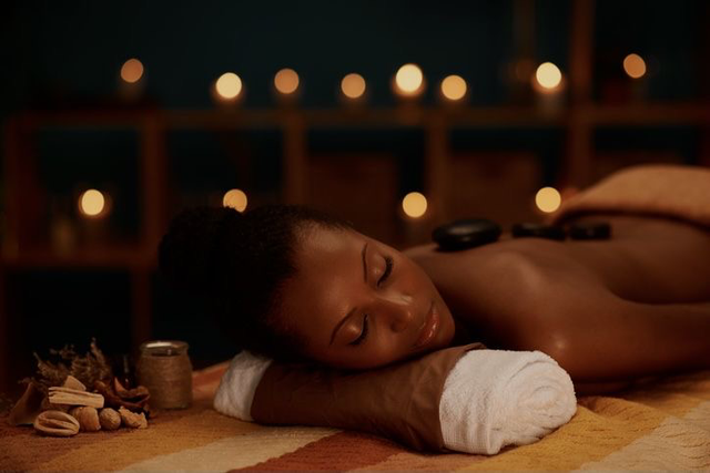 Massagem com Pedras quentes 