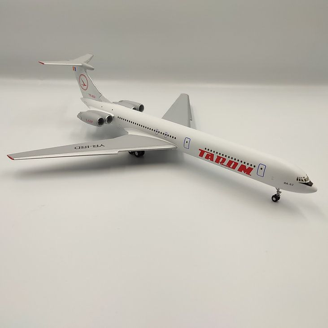 1/200 Iljuschin Il-62M TAROM YR-IRD red logo livery / white tail