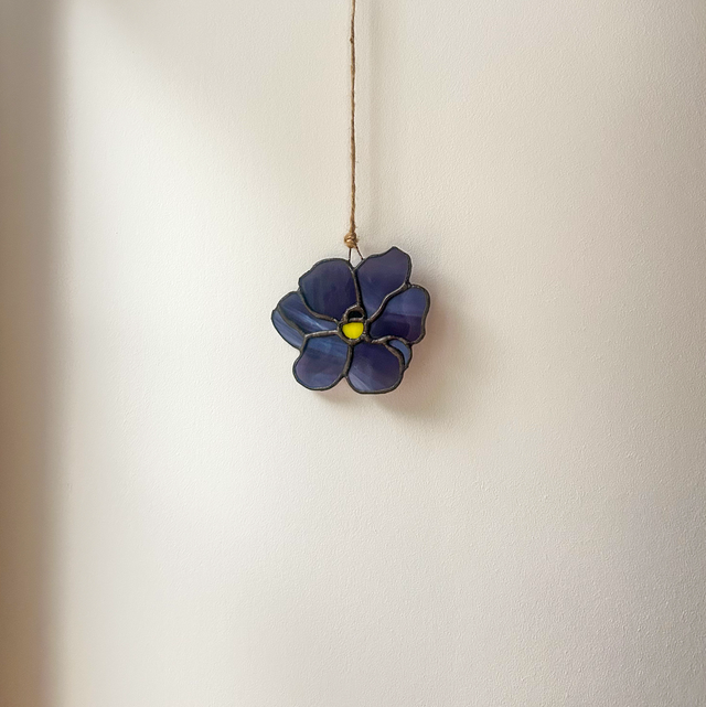 Suspension fleur violette