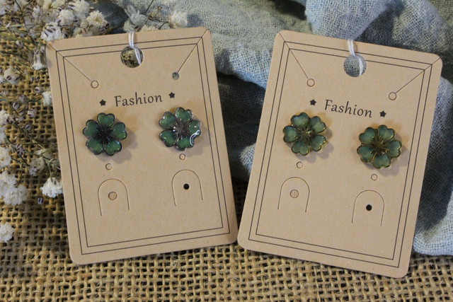 Boucles d'oreilles fleurs métal vertes