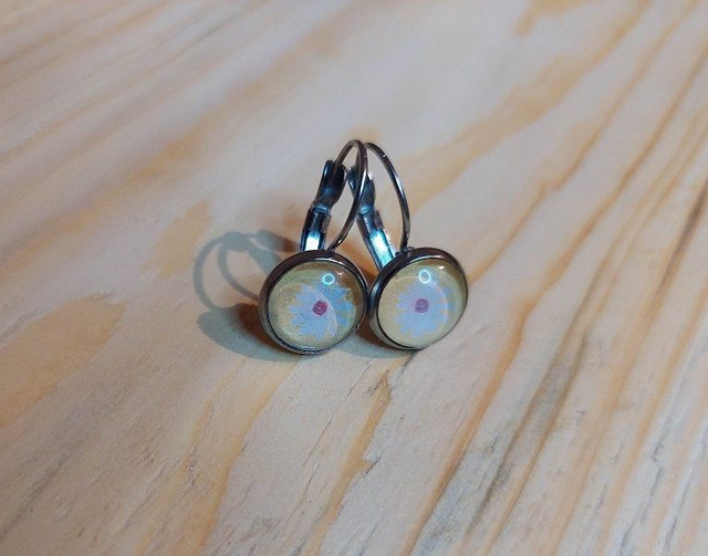 Boucles d'oreille Cabochon Dormeuse Marguerite