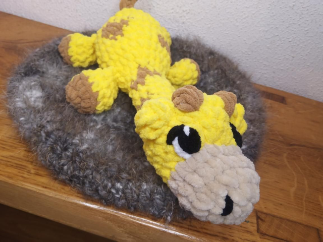 Girafe doudou au crochet – 25 cm