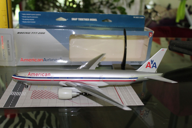 American Airlines B777-200 (N785AN), 1:200 Hogan