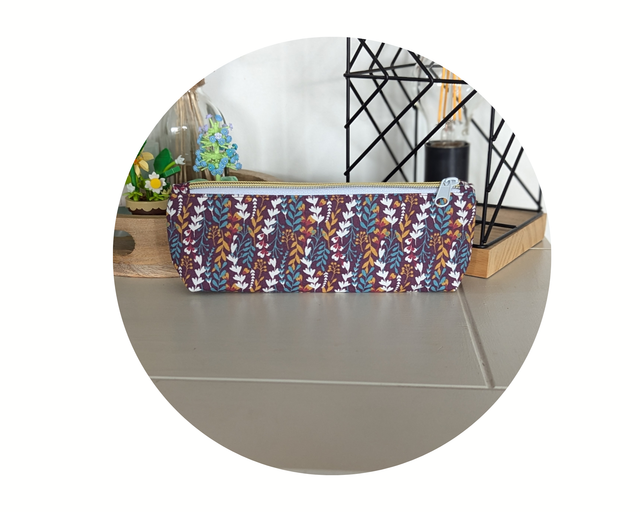 Petite trousse fleurie bordeau