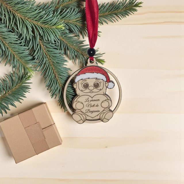 Boule de Noël en bois personnalisée - premier Noël, cadeau de naissance avec prénom, déco Père Noël