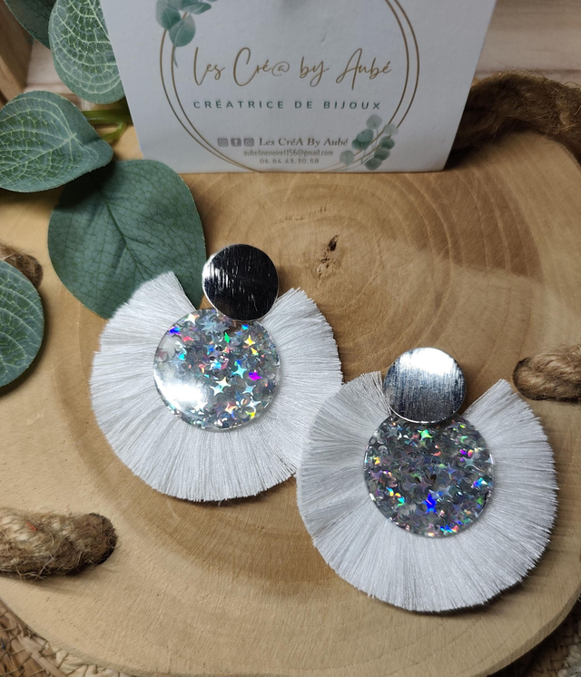 BO BOHEME RESINE ETOILES/PAILLETTES ARG./POMPONS BLANC 0001284