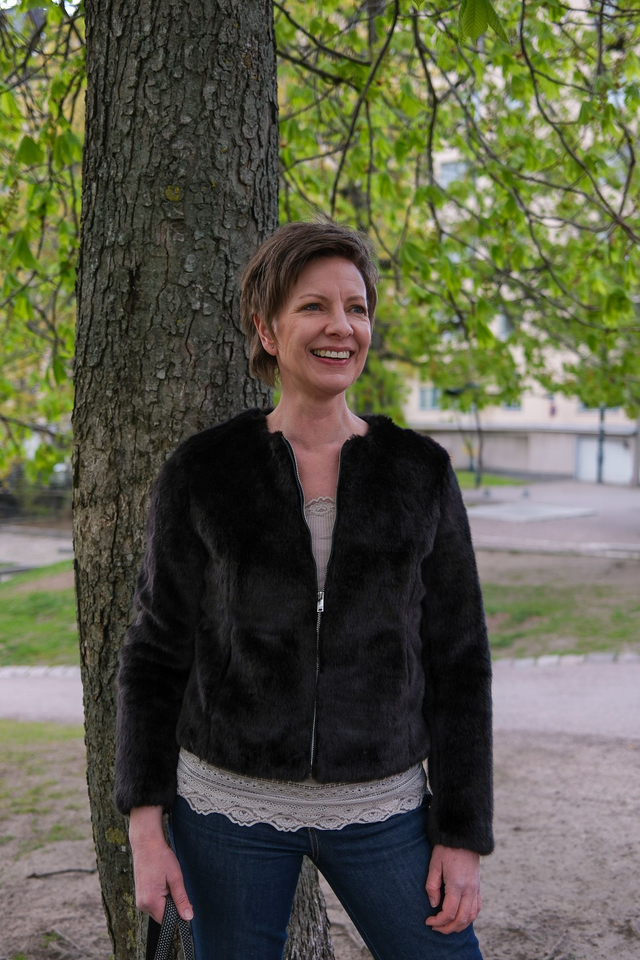 Musta tekoturkistakki vetoketjulla - boleromainen - koko 38